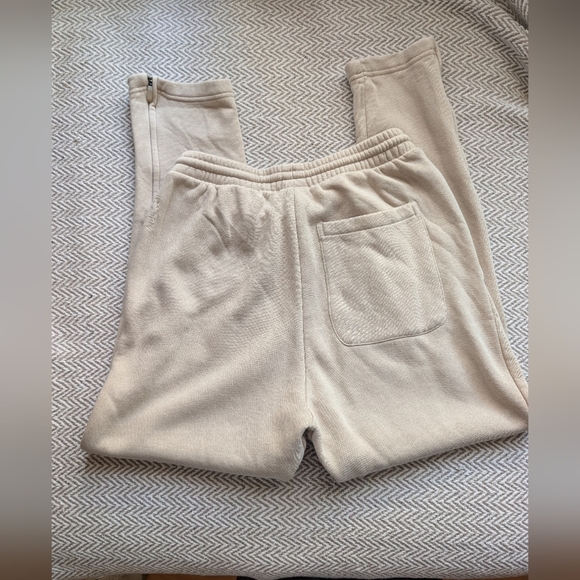 Adidas Womens Beige Jogger Pants/ Pre Own. Like New. - Picture 4 of 9